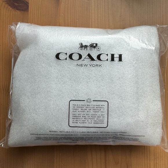 🌸 Coach Crossbody Pouch Soft Purple - Picture 8 of 12